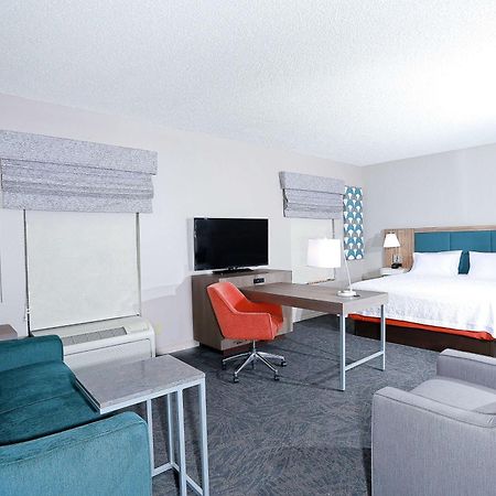 Hampton Inn & Suites Tampa-Уэсли-Чепел Экстерьер фото