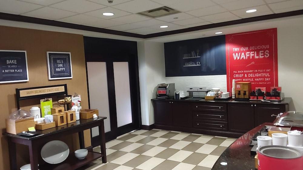 Hampton Inn & Suites Tampa-Уэсли-Чепел Экстерьер фото