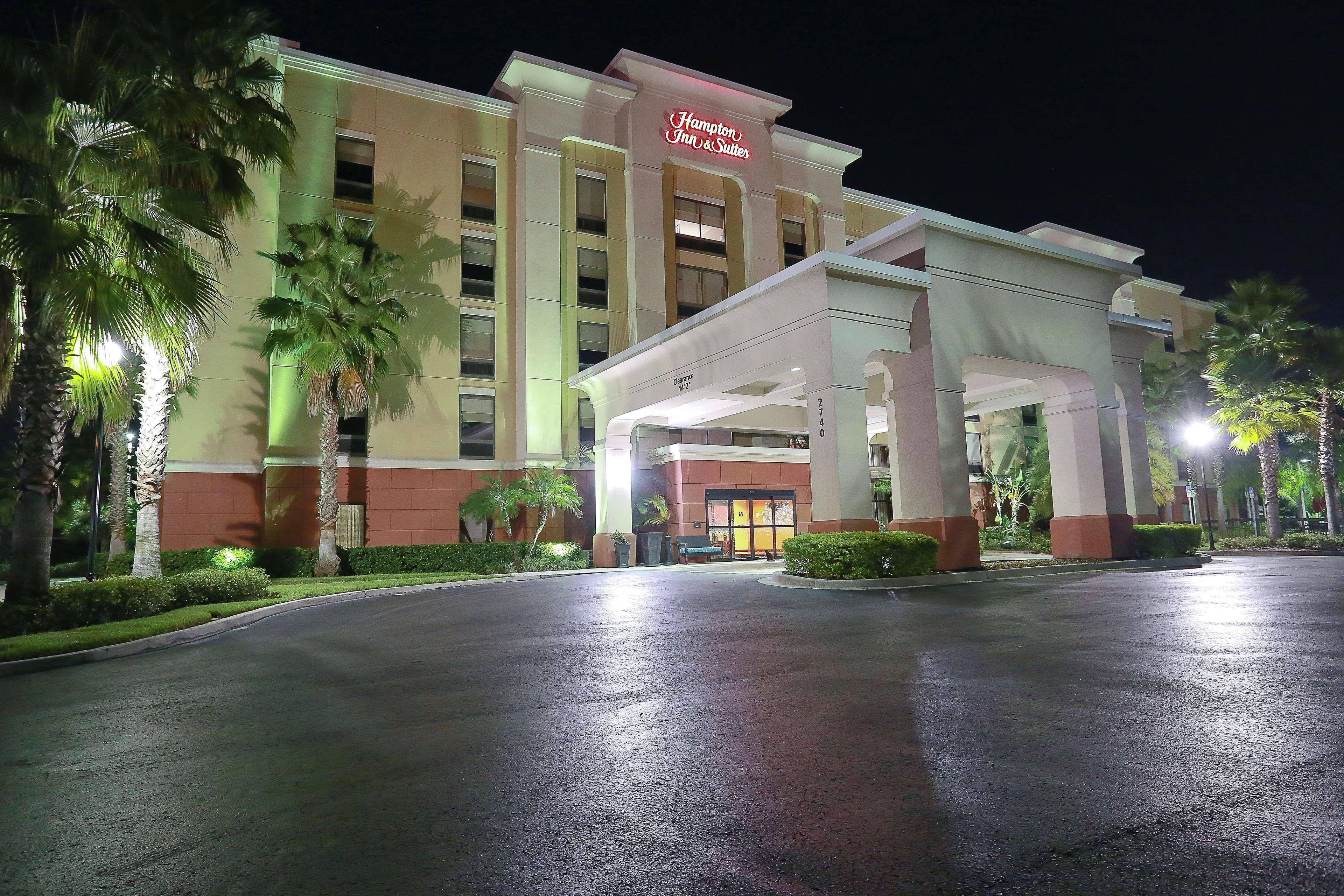 Hampton Inn & Suites Tampa-Уэсли-Чепел Экстерьер фото
