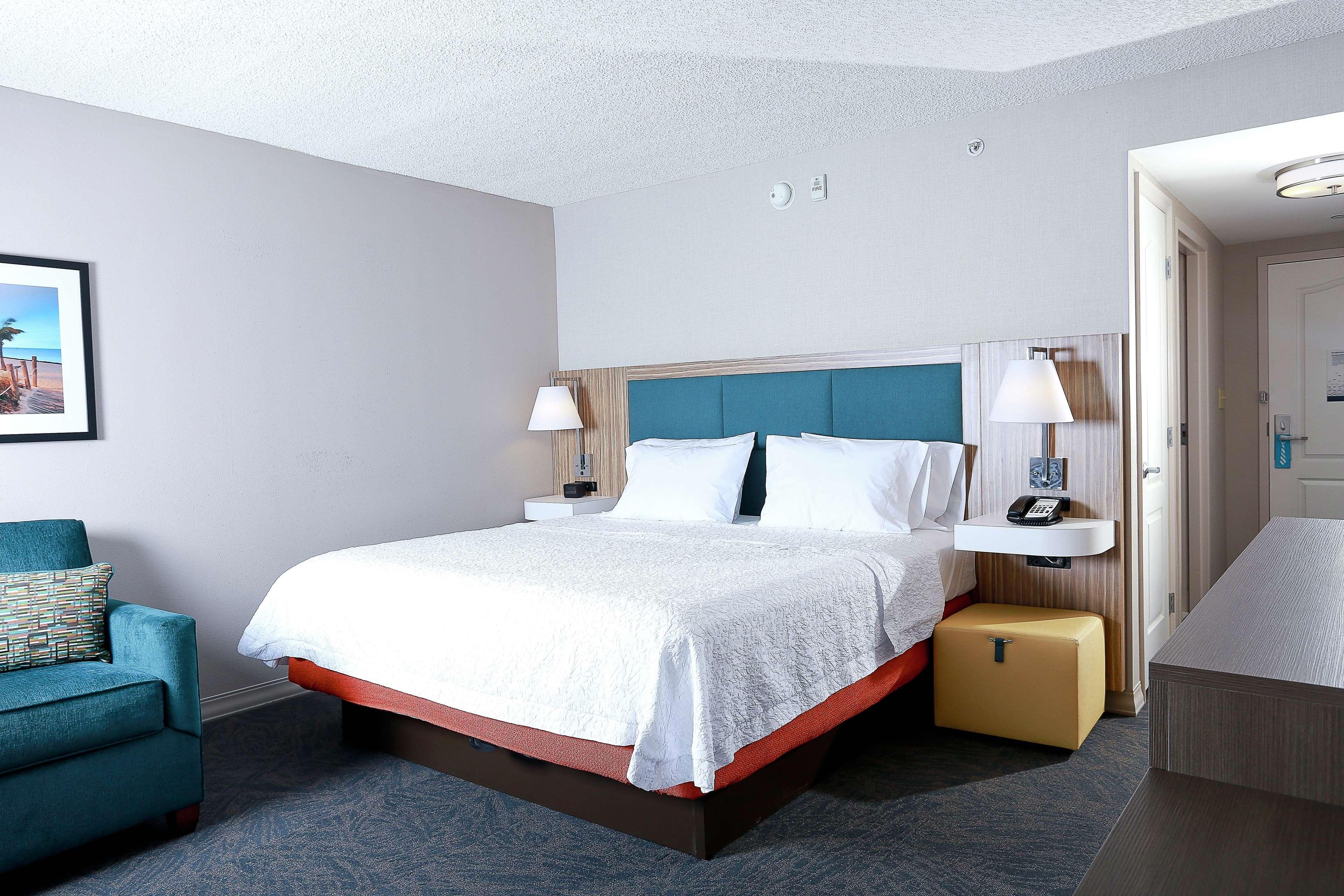 Hampton Inn & Suites Tampa-Уэсли-Чепел Экстерьер фото