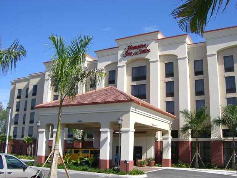 Hampton Inn & Suites Tampa-Уэсли-Чепел Экстерьер фото