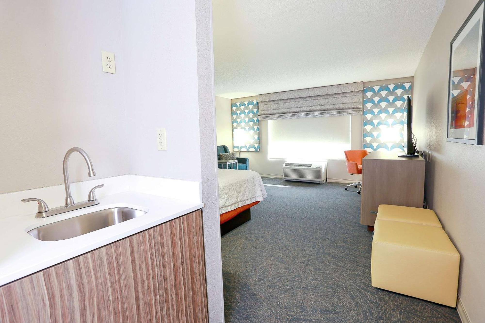 Hampton Inn & Suites Tampa-Уэсли-Чепел Экстерьер фото