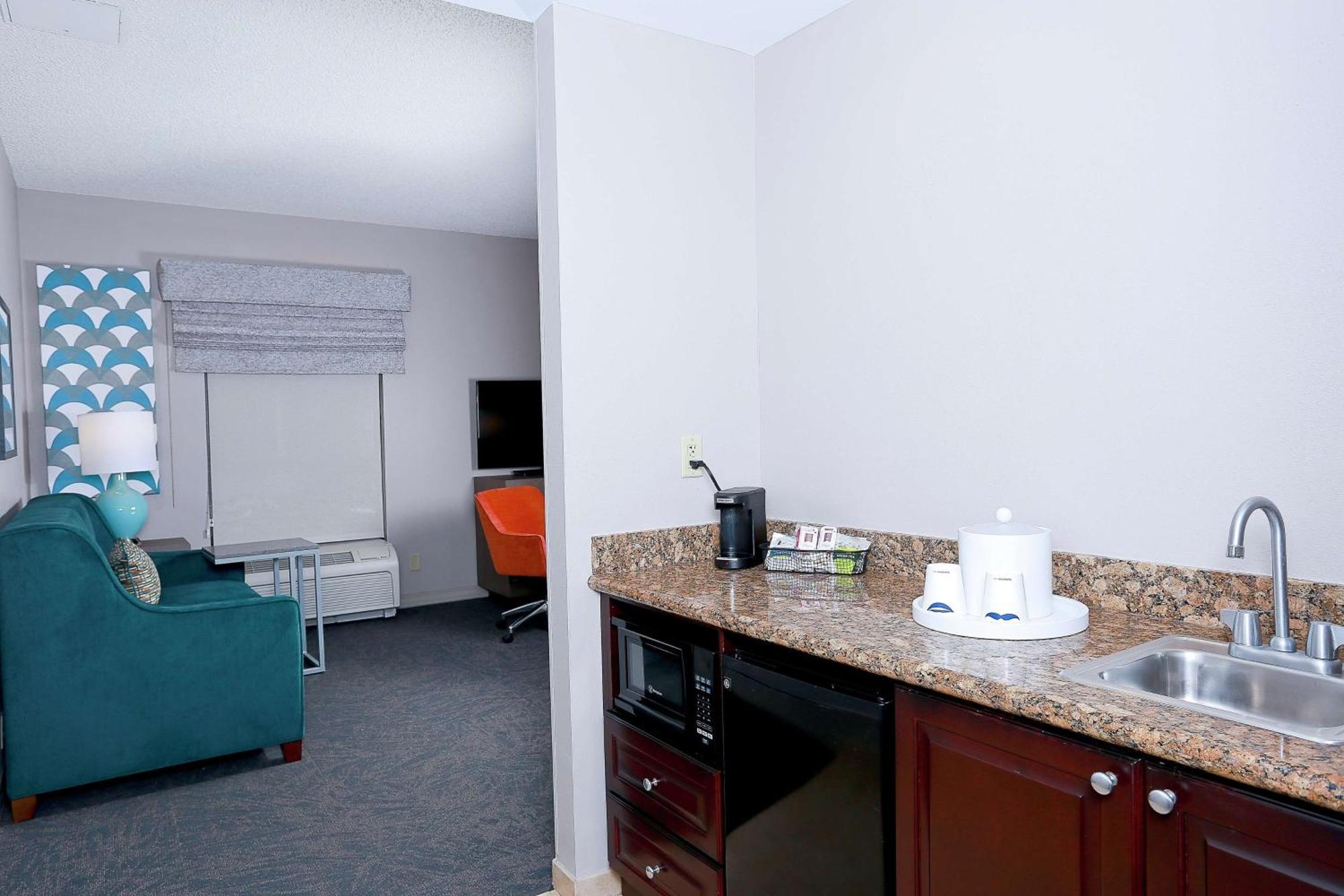 Hampton Inn & Suites Tampa-Уэсли-Чепел Экстерьер фото