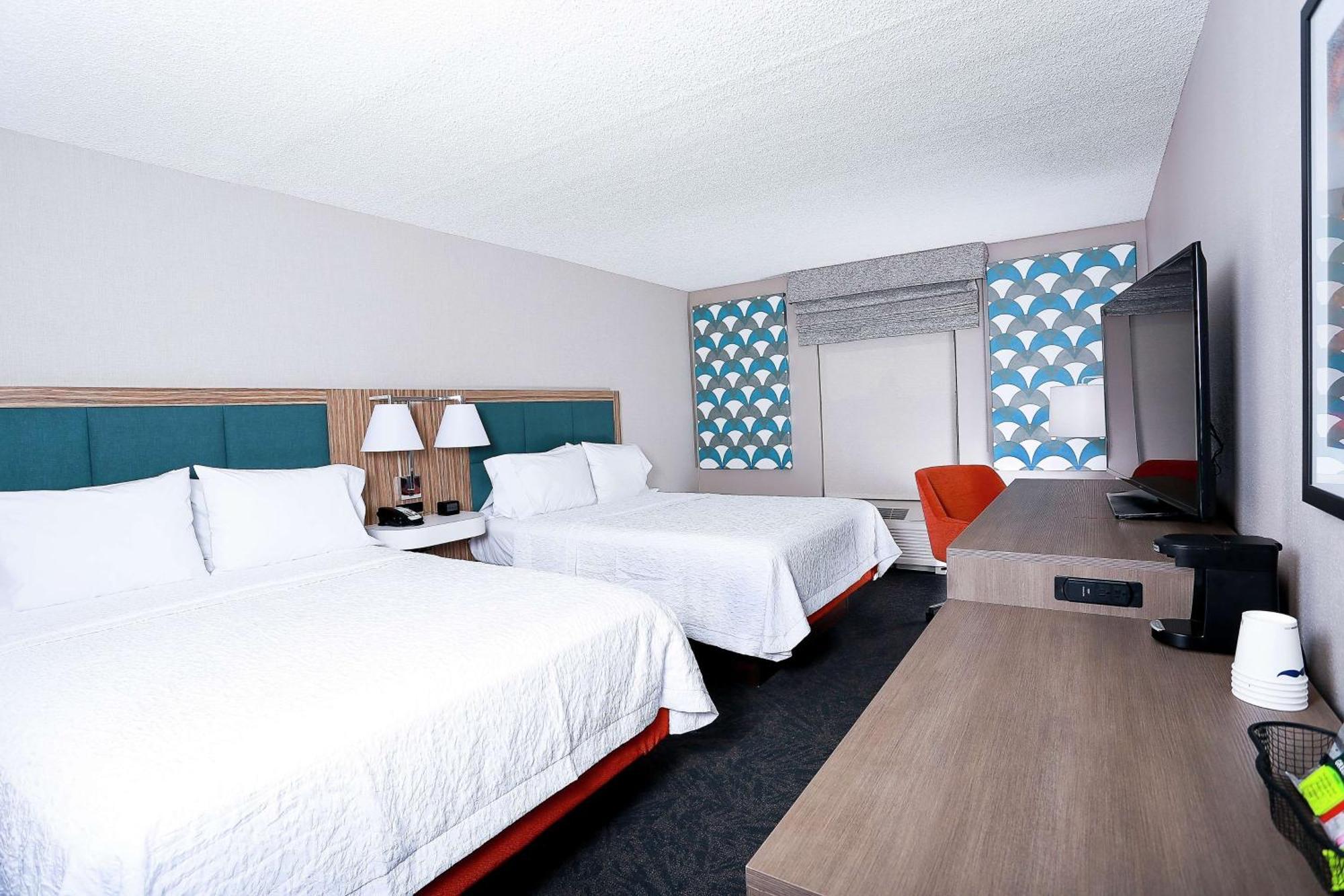 Hampton Inn & Suites Tampa-Уэсли-Чепел Экстерьер фото