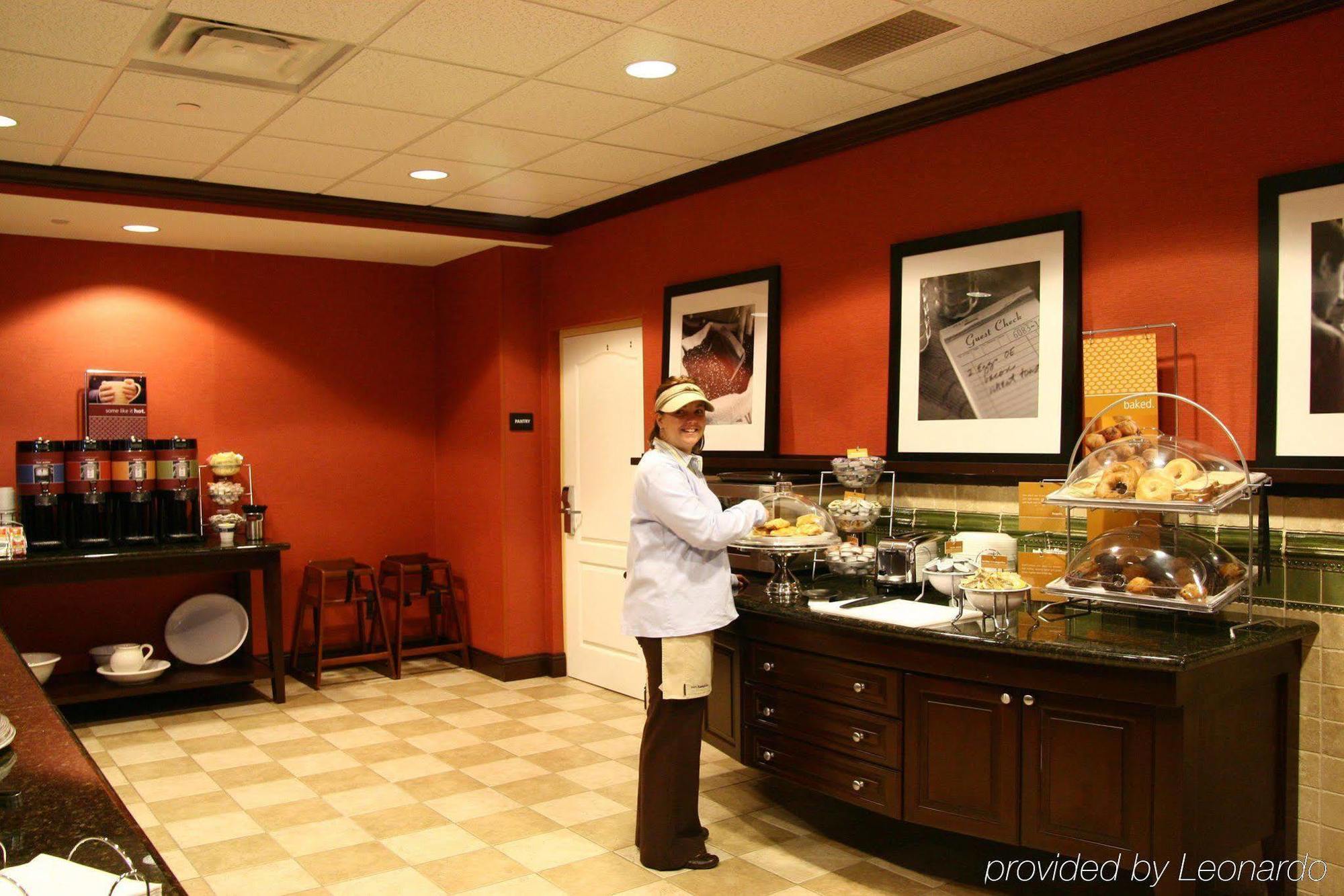 Hampton Inn & Suites Tampa-Уэсли-Чепел Ресторан фото